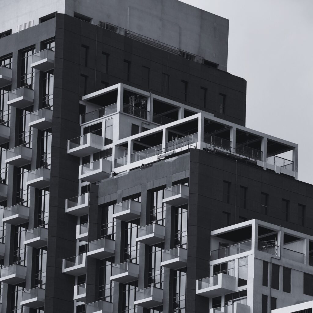 Dubai façade design showcasing high-performance cladding systems built for heat resistance, fire compliance, and durability in GCC conditions