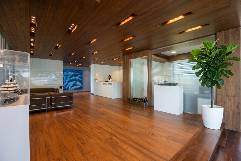 Acoustic panel solutions for luxury offices in the GCC featuring wood wall systems in a premium Dubai workspace